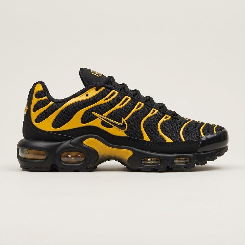 Nike Air Max Plus Black / University Gold